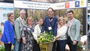 JUB donate to Greenfingers